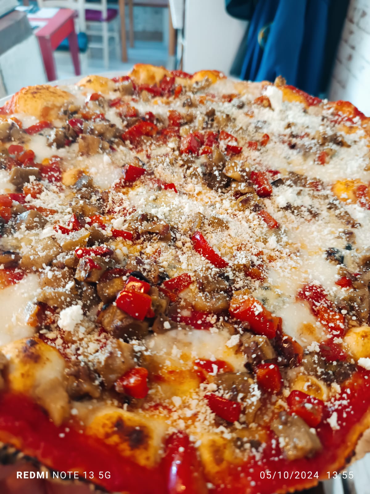 Pizza Porchetta romana con patate al forno e mozzarella