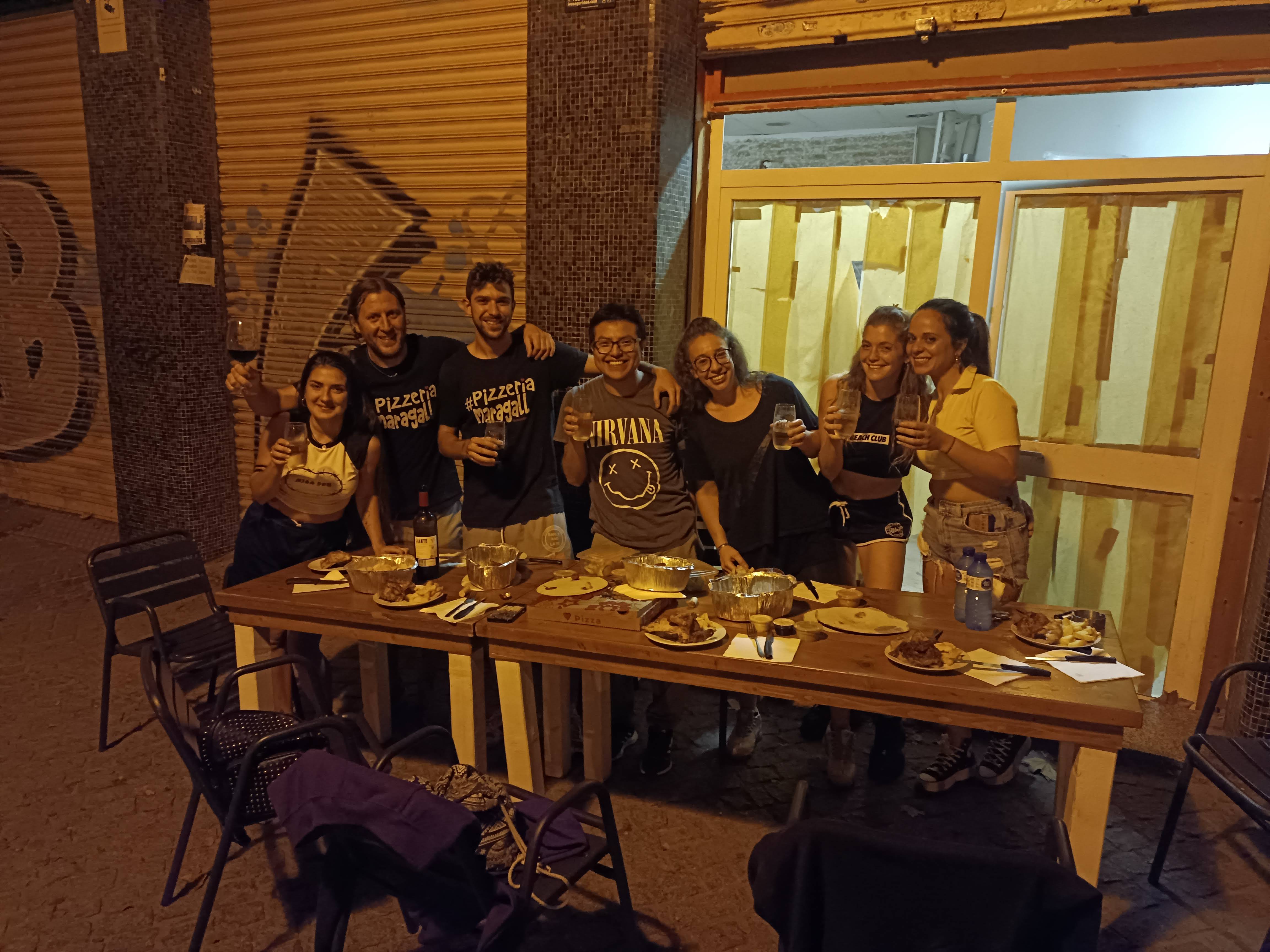 Il team di Pizzeria Maragall al lavoro